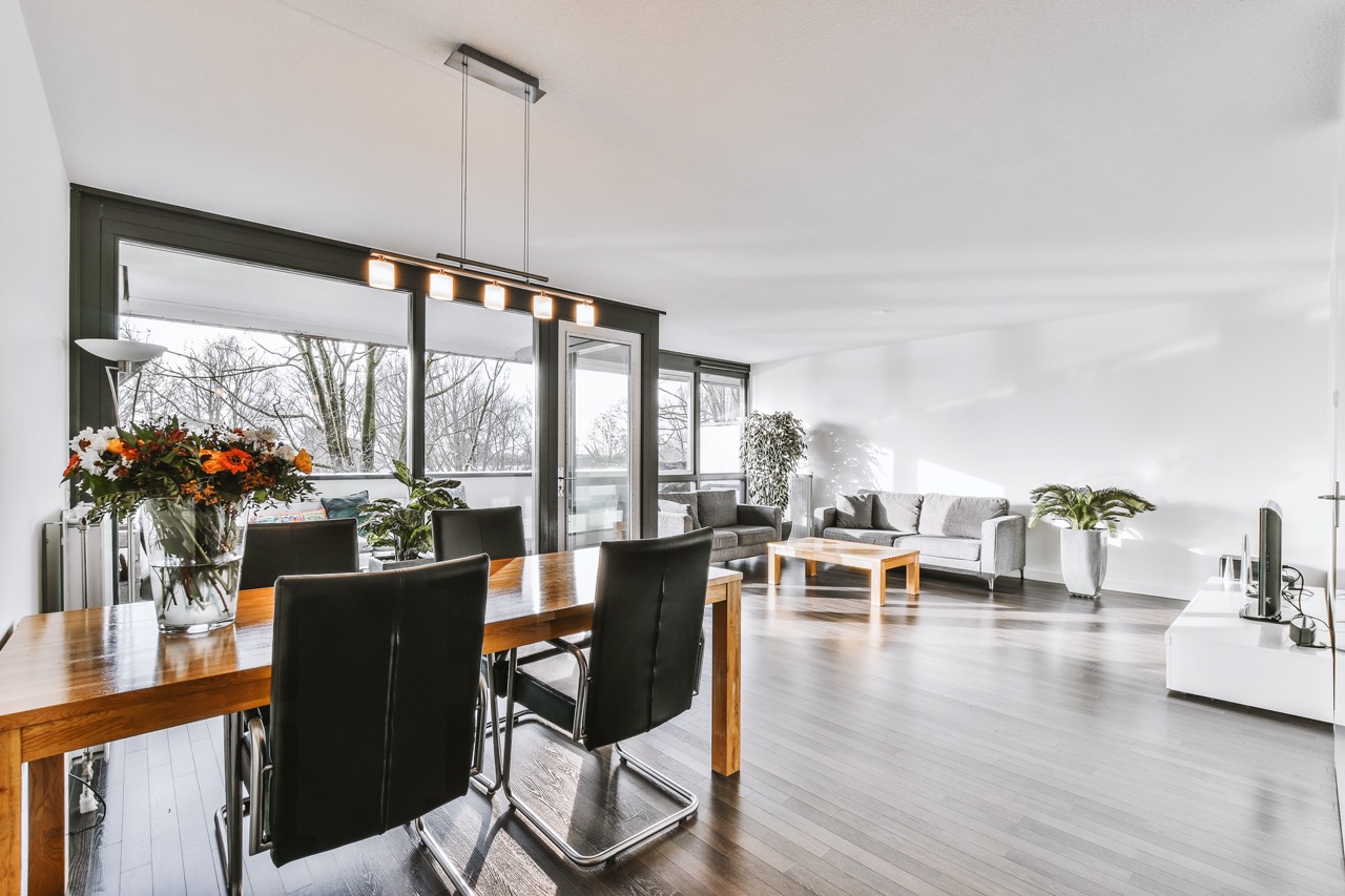 light-spacious-room-in-flat