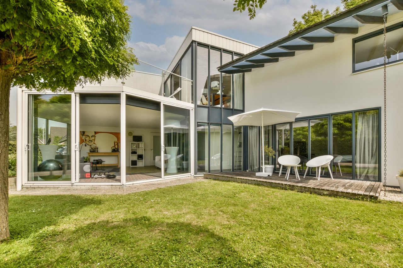 neat-patio-with-sitting-area